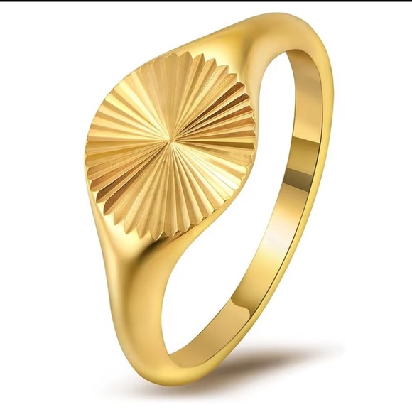 18K Gold Plated Sunburst Ring | Stainless Steel Size 8 - Picture 6 of 6